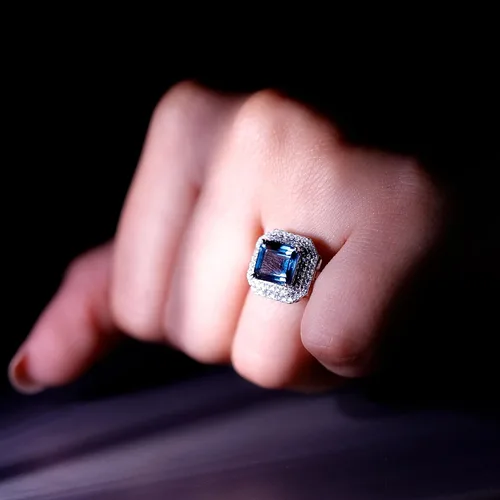 Miniatura 4 de Anillo de compromiso natural de corte Asscher con topacio azul Londres con moissanita, calidad AAA, anillo de compromiso de doble halo certificado