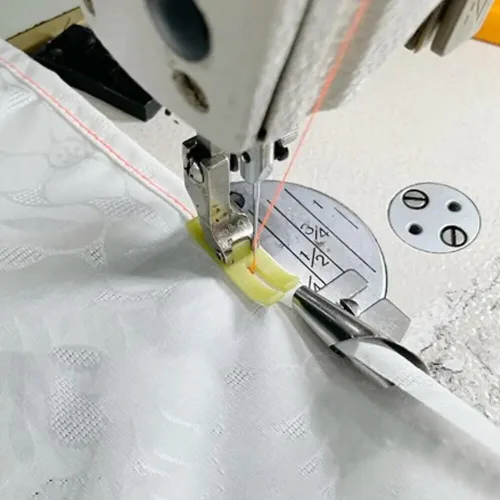 Miniatura 4 de 1 pie de dobladillo enrollado universal para máquina de coser (0.157 in)
