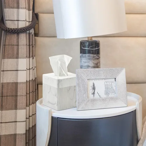 Miniatura 7 de Caja de pañuelos blanca cuadrada de resina para decoración del hogar, soporte de caja de pañuelos de cubo de mármol acanalado vertido a mano – Caja