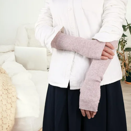 Miniatura 28 de Facecozy Calentadores de brazos para mujer, mezcla de lana de cachemira, guantes largos sin dedos para mujer, guantes para clima frío con agujero