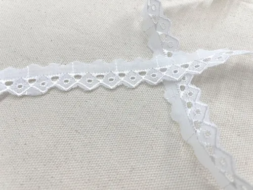 Miniatura 4 de AMORNPHAN 15 yardas de ancho 0.75 pulgadas de ancho con ojales de algodón blanco con ribete de encaje, tela bordada floral, mantel, mantas