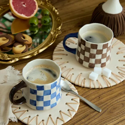 Miniatura 4 de Taza de café de cerámica a cuadros retro de 16 onzas, mango extragrande, apta para microondas, taza de té con patrón vintage para el hogar, oficina