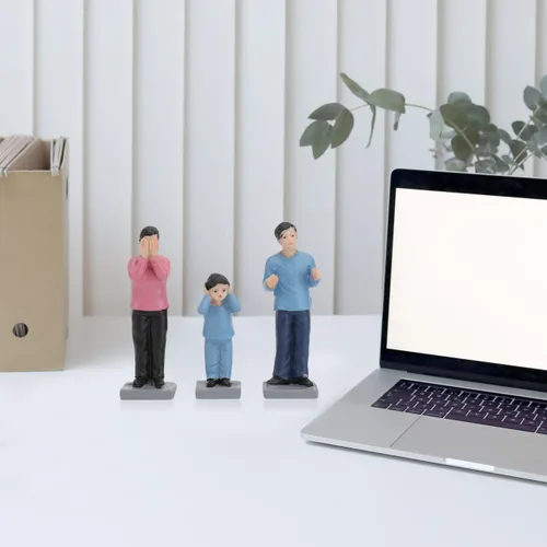 Miniatura 4 de Kisangel Juego de figuras pequeñas pintadas de 1.18 pulgadas con temática de disputas familiares, para decoración de jardín y juguetes para niños