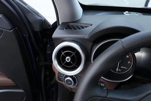 YIWANG - Cubierta de salida de aire acondicionado frontal de coche de fibra de carbono estilo ABS, cromado, 2 piezas para Alfa Romeo Stelvio 2017