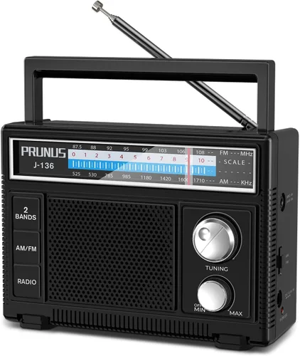 PRUNUS J-136 Radio AM FM portátil con la mejor recepción, funciona con pilas D o enchufe en la pared, radio transistor, soporte de altavoz AUX y