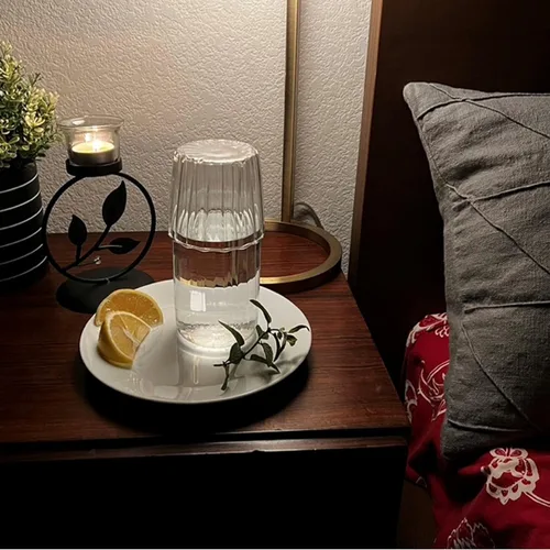Miniatura 7 de Lily's Home Jarra de Agua de Mesita de Noche de Estilo Vintage con Vaso de Cristal, Usar en Dormitorio, Baño o Cocina, Usar el Vaso como Tapa, Retro