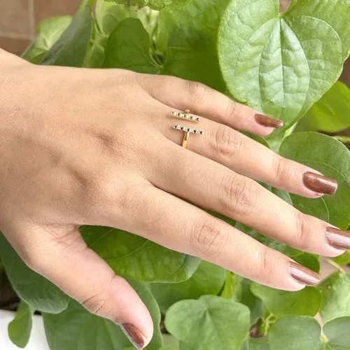 Miniatura 4 de Anillo de barra abierta de zafiro azul y diamante blanco alternativo para mujer, anillo de barra abierta de zafiro azul con acabado de oro de 14