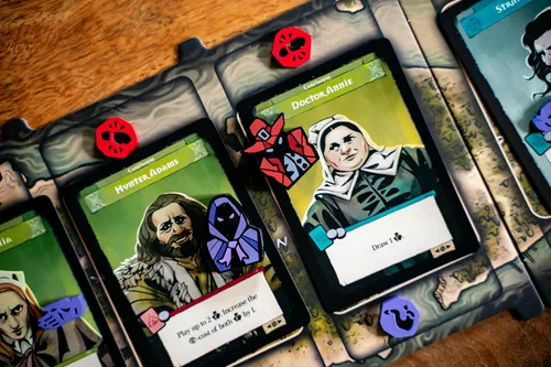 Miniatura 6 de Capstone Games Pagan: Destino de Roanoke - Juego de Fichas de Madera, 125 Fichas Pintadas y 3 Bolsas de Tela Impresas Personalizadas