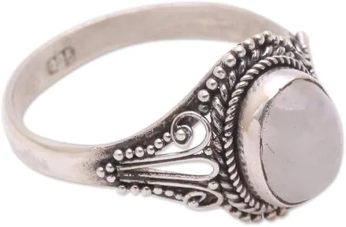 Miniatura 2 de NOVICA Anillo de plata de ley 925 con piedra lunar arcoíris, Plata de ley, piedra de luna Sin gemas.
