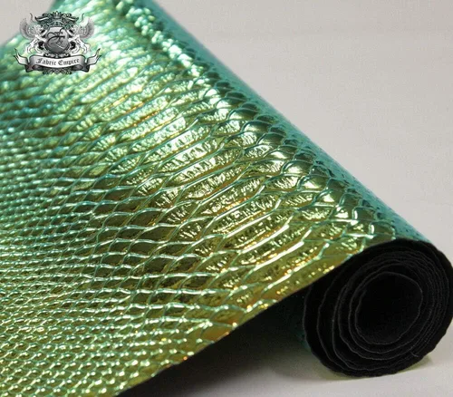 Fabric Empire Tapicería de vinilo en relieve de serpiente holograma brillante holograma tela material cobre 54 pulgadas de ancho vendido por The Yard
