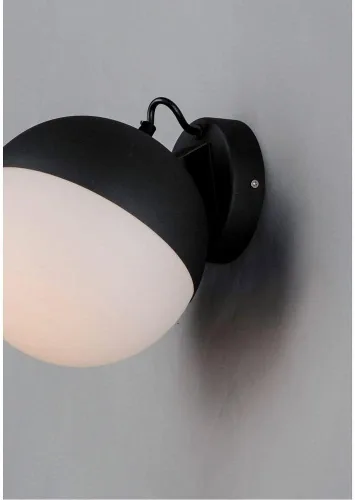 Miniatura 4 de ET2 Aplique de pared de media luna de iluminación Acabado dorado metálico Pantalla de vidrio blanco satinado Moderno aplique de pared