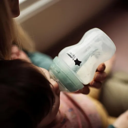 Miniatura 2 de Tommee Tippee Avanzados pezones anticólicos para biberón, similares al pecho para un pestillo natural, silicona suave, flujo medio, más de 3 meses