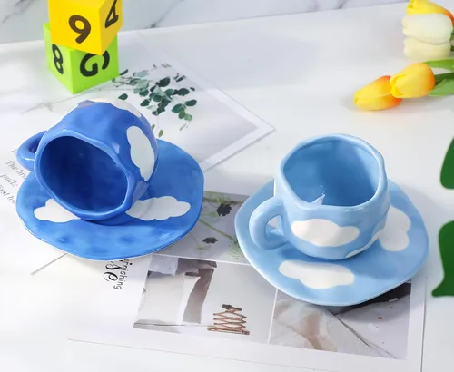 Miniatura 3 de Taza de cerámica Noviko Cloud con platillo, taza de té en forma de nube para niñas y mamá, 11 oz Cielo azul y nubes blancas