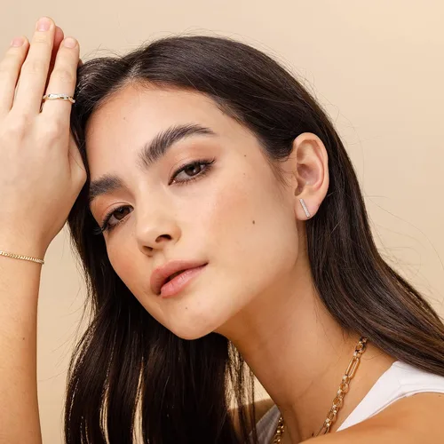 Miniatura 9 de PAVOI Aretes de plata de ley chapados en oro de 14 quilates, delicados aretes de mini barra Aretes de oro para mujer