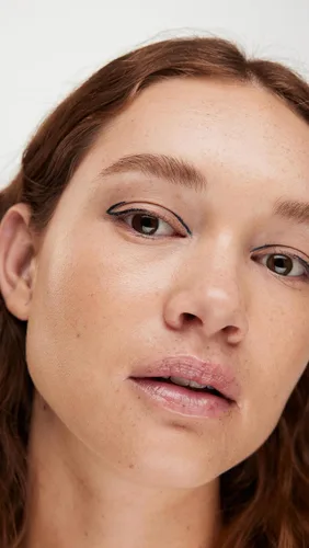 Miniatura 2 de stila Delineador de ojos líquido impermeable, maquillaje que permanece todo el día con punta de pincel fina acabado satinado duradero, a prueba