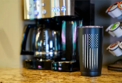 Miniatura 6 de Military Gift Shop Vaso de 20 onzas con bandera estadounidense, taza de café aislada de acero con tapa Negocio propiedad de veterinarios