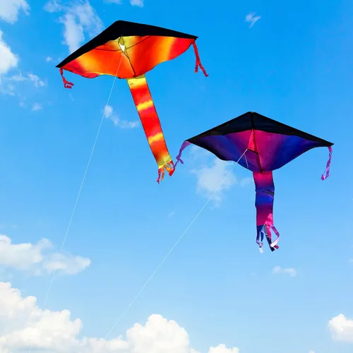Miniatura 6 de Joyin 3 cometas Delta para adultos y niños, cometa multicolor fácil de volar con cuerda de 262.5 pies, juguetes grandes de playa para actividades
