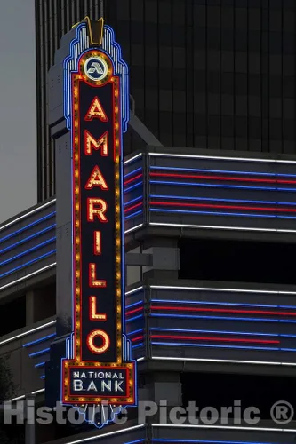 Historic Pictoric Amarillo, TX Photo - Aunque esto parece a todo el mundo como una carpa de teatro, es en cambio un letrero de neón inusualmente