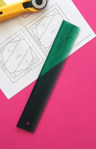 Miniatura 3 de CM Designs Add-An-Eighth PLUS Green 9in Ruler - Herramienta especial para piezas de papel de base