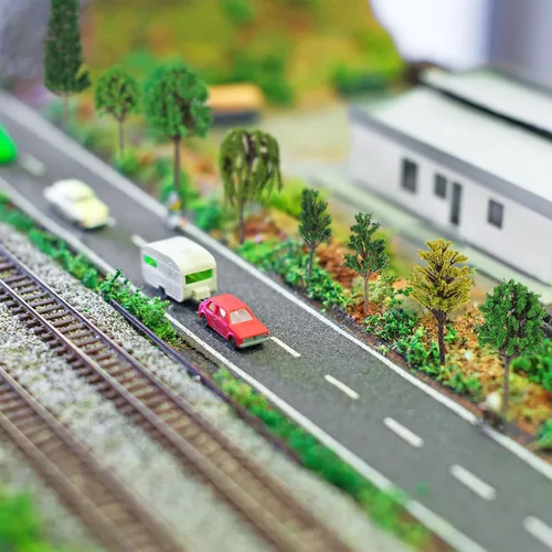 Miniatura 5 de Tigeen 28 piezas de árboles modelo mixto con 1.4 onzas de musgo verde sintético, decoración de tren de árbol, arquitectura de paisaje