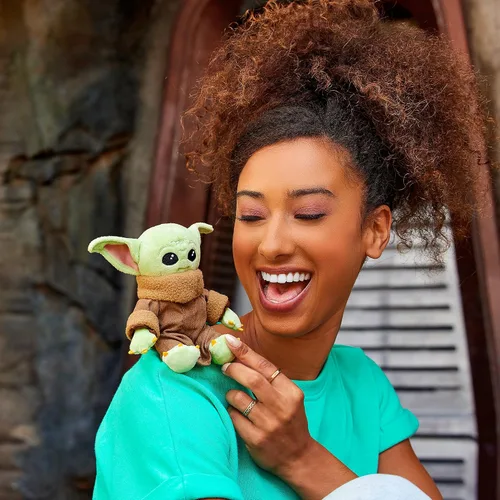 Miniatura 2 de Disney Store Peluche magnético oficial de Star Wars The Mandalorian, Grogu (The Child), auténtico Baby Yoda coleccionable y juguete para fanáticos