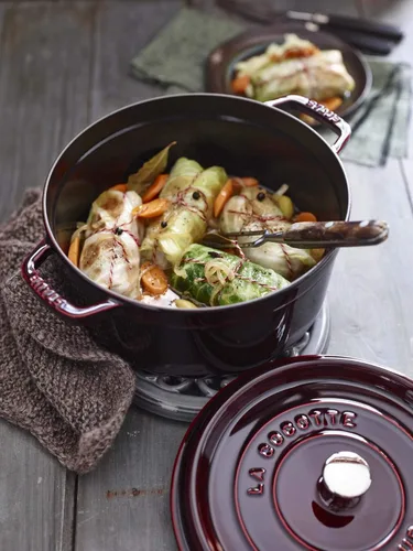 Miniatura 7 de Staub Cocotte Redonda de Hierro Fundido de 5.5 cuartos - Grenadine, Hecho en Francia Granadina