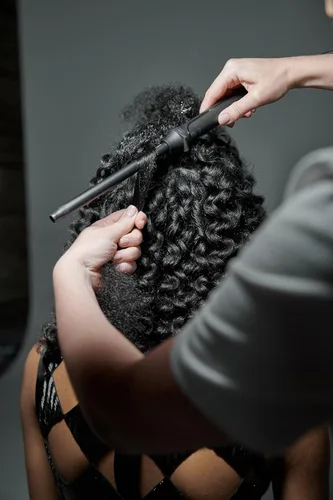 Miniatura 8 de ghd Curve® Professional Hair Curling Irons & Wands Soft Waves, Classic and Tight Curls 0.5 –1.5 Inch Barrels’ 365ºF Styling Temp Preventing