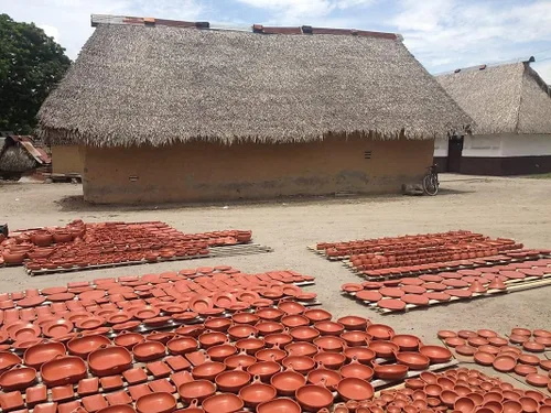 Miniatura 5 de Juego de 6 tazas de café de 4 onzas hechas a mano de arcilla negra sin esmaltar, hechas en Colombia, ecológicas