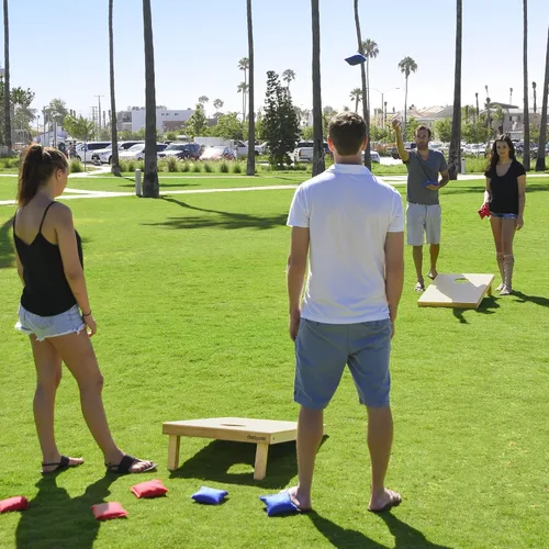 Miniatura 4 de GoSports - Juegos de Cornhole de madera maciza de primera calidad - Elija 4 x 2 pies o 3 x 2 pies - Los juegos de tableros incluyen un juego de 8
