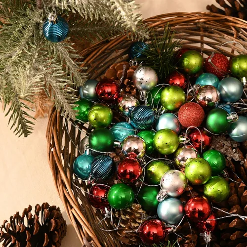 Miniatura 6 de DecorbyHannah - Juego de mini adornos de Navidad rojos, verdes y azules, 49 unidades de 1.18 pulgadas, adornos pequeños para decoraciones de árbol