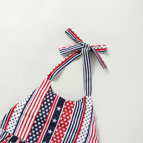 Miniatura 4 de Noubeau Traje de niña del 4 de julio con diseño de bandera americana, top halter para niñas, jeans rasgados, pantalones cortos de mezclilla, ropa