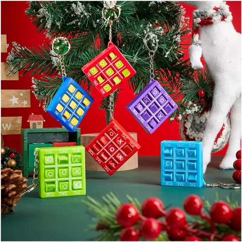 Miniatura 6 de Hicarer 8 llaveros de fiesta de Tic Tac Toe para fiesta de cumpleaños a granel, regalos de fin de año para estudiantes, niños de 8 a 12 años, regalo