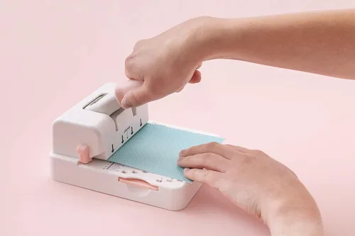 Miniatura 3 de We R Disc Cinch - Herramienta para encuadernación de libros, color blanco y rosa