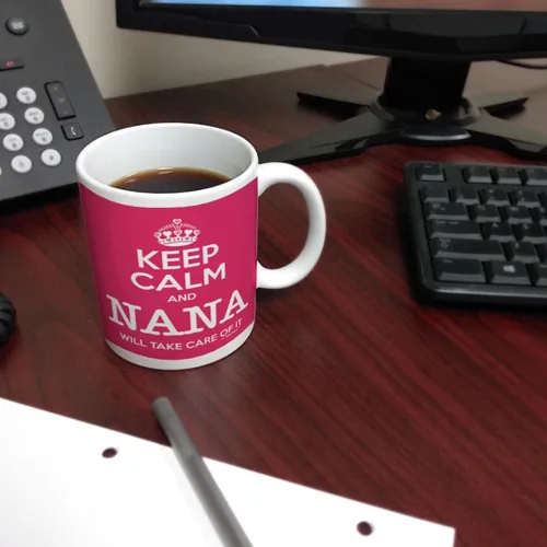 Miniatura 6 de Taza de té o café para regalo de cumpleaños con texto "Keep Calm and Nana Will Take Care of It", Rosado 11oz rosa