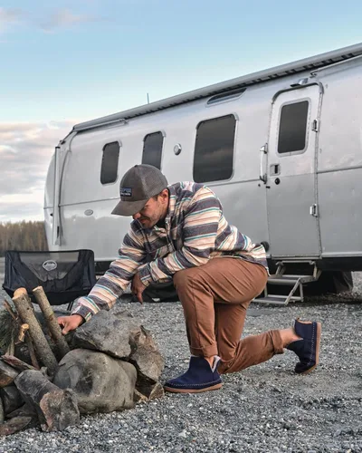 Miniatura 3 de Dearfoams Alpine Brixen - Botas cómodas de espuma viscoelástica para interiores y exteriores para hombre