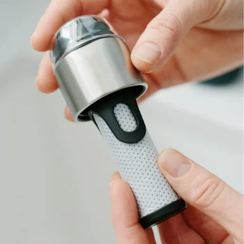 Miniatura 2 de S'well Tapa de filtro con tapa protectora, se adapta a botellas originales de 9 y 17 onzas, filtra el cloro y las partículas para mejorar el sabor