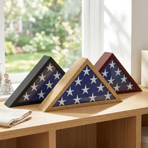 Miniatura 8 de Americanflat Pequeña vitrina plegada de bandera – Se adapta a banderas ceremoniales plegadas de 3 x 5 pies (no para bandera funeraria) – Colección