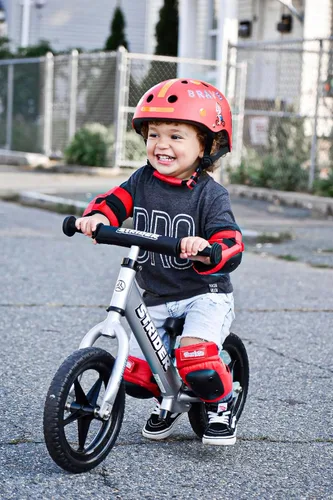 Miniatura 6 de Strider 12” Pro Bike, No Pedal Balance Bicycle for Kids 1 to 4 Years - Includes Safety Pad, Padded Seat, Mini Grips & Flat-Free Tires Easy Assembly