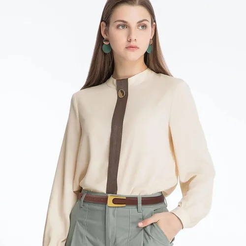 Miniatura 286 de Cinturón de cuero clásico con hebilla de metal para mujer con vestido de jeans