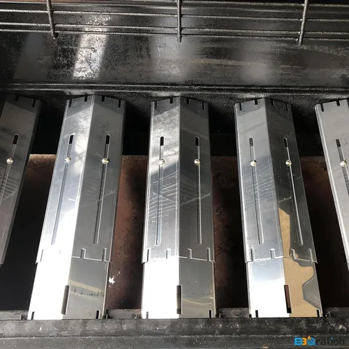 Miniatura 6 de Paquete de 4 placas térmicas universales para parrilla que se extienden de 11.75 a 21 pulgadas, protector térmico ajustable de acero inoxidable