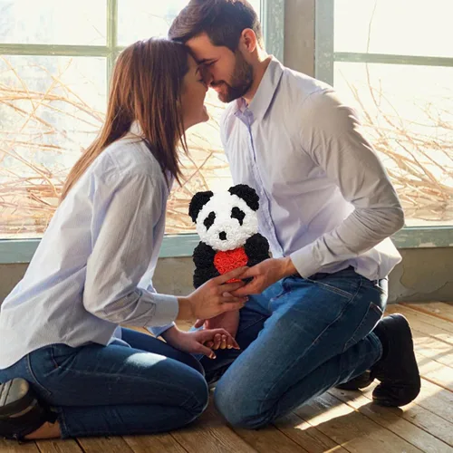 Miniatura 8 de Oso de flores para San Valentín, oso panda de flores artificiales con moño/decoración de corazón, muñeca panda hecha a mano para el día de San