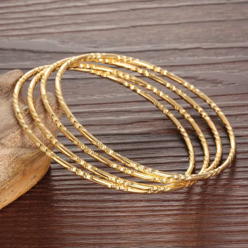Miniatura 3 de Juego de 4 pulseras redondas de acero inoxidable con textura múltiple de tono dorado para mujeres y niñas Acero inoxidable
