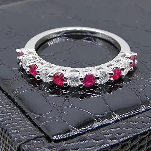 Miniatura 3 de Dazzlingrock Collection Banda alternativa de piedras preciosas y diamantes redondos para mujer en oro
