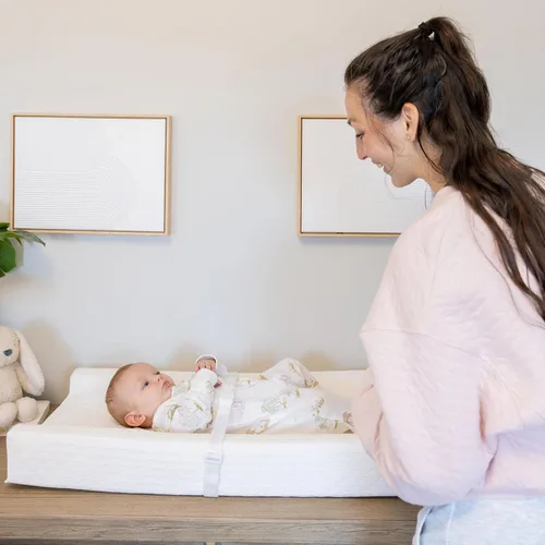 Miniatura 2 de Regalo Baby Basics - Cambiador antideslizante para bebés con sistema patentado de fácil agarre, funda resistente al agua, compatible con fundas