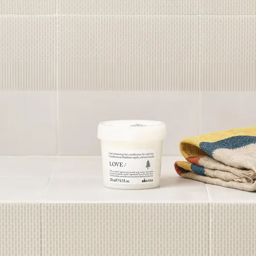 Miniatura 5 de Davines LOVE/Curl Conditioner, Elasticizing & Taming Formula for Wavy or Curly Hair - Protein-Rich Treatment Enhances Volume, Softness & Control