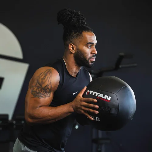 Miniatura 4 de Titan Fitness LB Soft Shell - Bola de pared medicinal con laminado de policompuesto y textura cruzada, agarre antideslizante para lanzar, fuerza