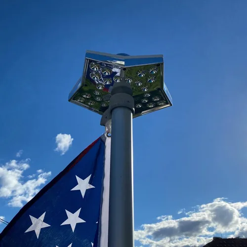 Miniatura 8 de Solar Star - Luz patriótica para mástil de bandera – Luz de poste de bandera de montaje superior con doble batería y paneles solares más grandes
