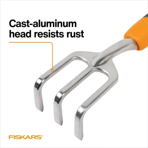 Miniatura 4 de Fiskars Ergo Cultivador para Cavar, Airear el Suelo y Deshierbar, Herramienta de Jardín de Alta Resistencia con Agujero para Colgar