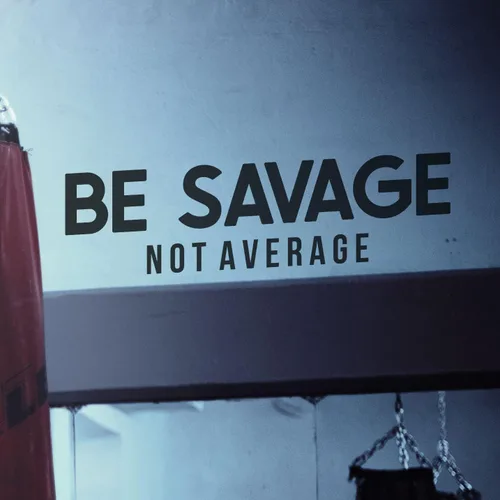 Calcomanía motivacional para pared de gimnasio con texto en inglés «Be Savage Not Promedio» para el gimnasio en casa, yoga, ejercicio, fitness,