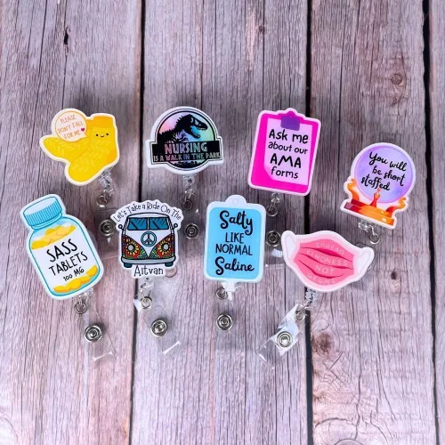Miniatura 4 de 8 Carretes Divertidos para Insignias de Enfermera Retráctiles Portadores de Tarjetas de Identificación; Lindos Carretes de Enfermeras Clip